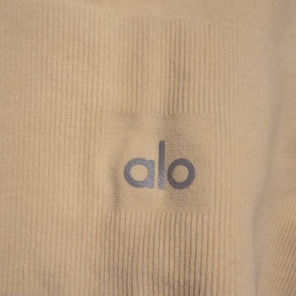 ALO Yoga Light Yellow Top - Picture 2 of 5